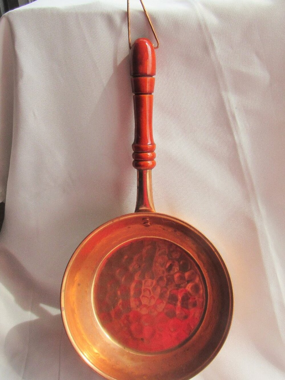 Vintage 7" Hammered Solid Copper Fry Pan, Wooden Handle               U118